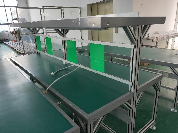 防靜電工作臺上的膠皮是怎么固定的？