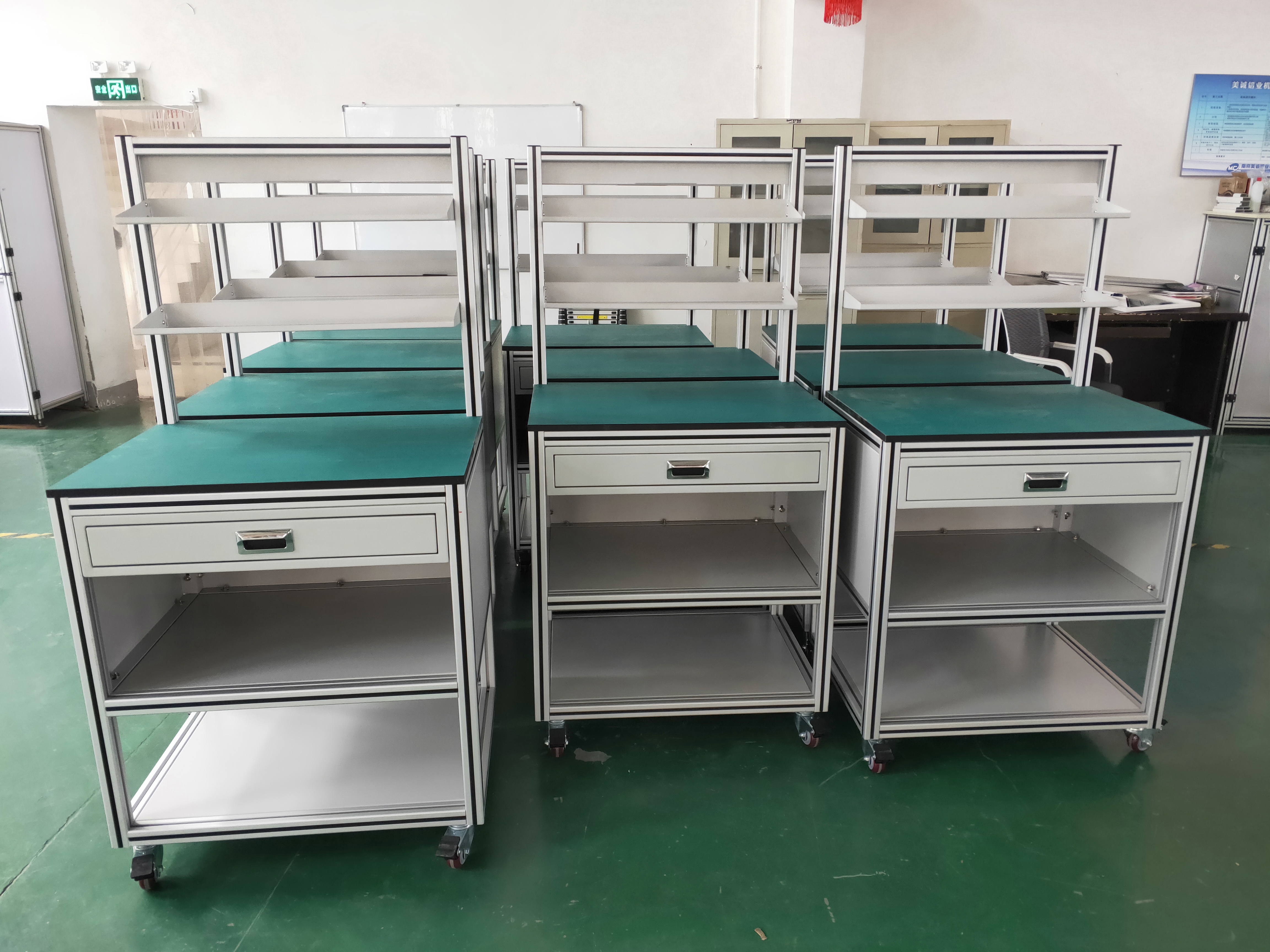 有多少廠家可以制作出防靜電操作臺？